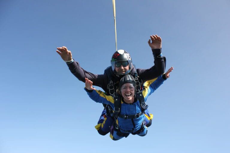 29 MUST SEES_skydiving